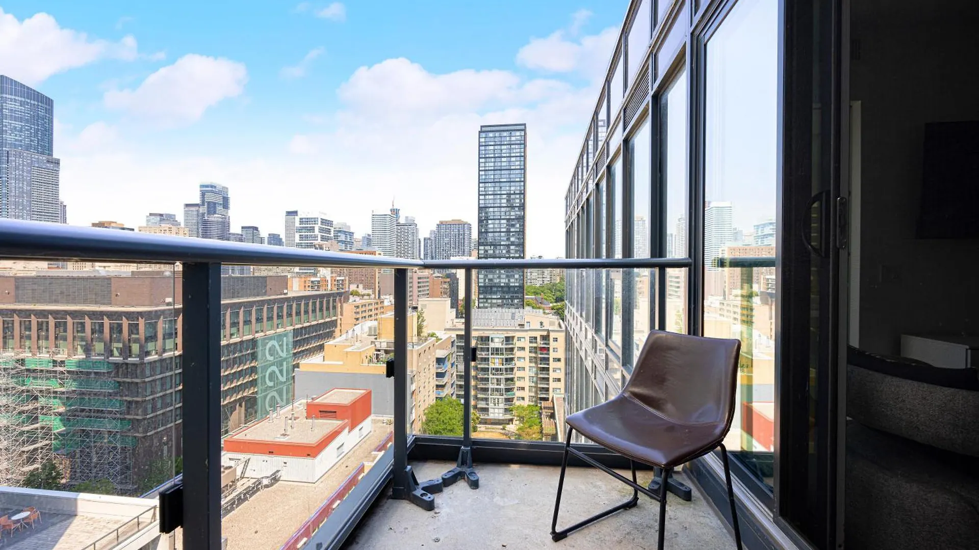 Apartament Luxury & Modern Suite 5 Minutes From Eaton Center Toronto