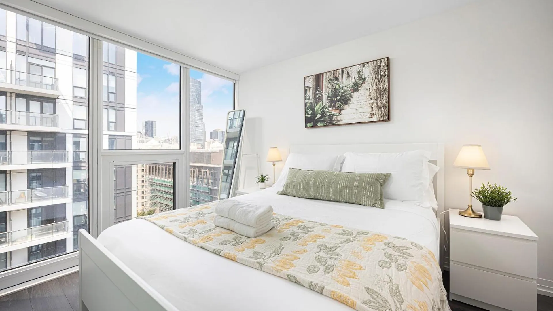 Apartament Luxury & Modern Suite 5 Minutes From Eaton Center Toronto
