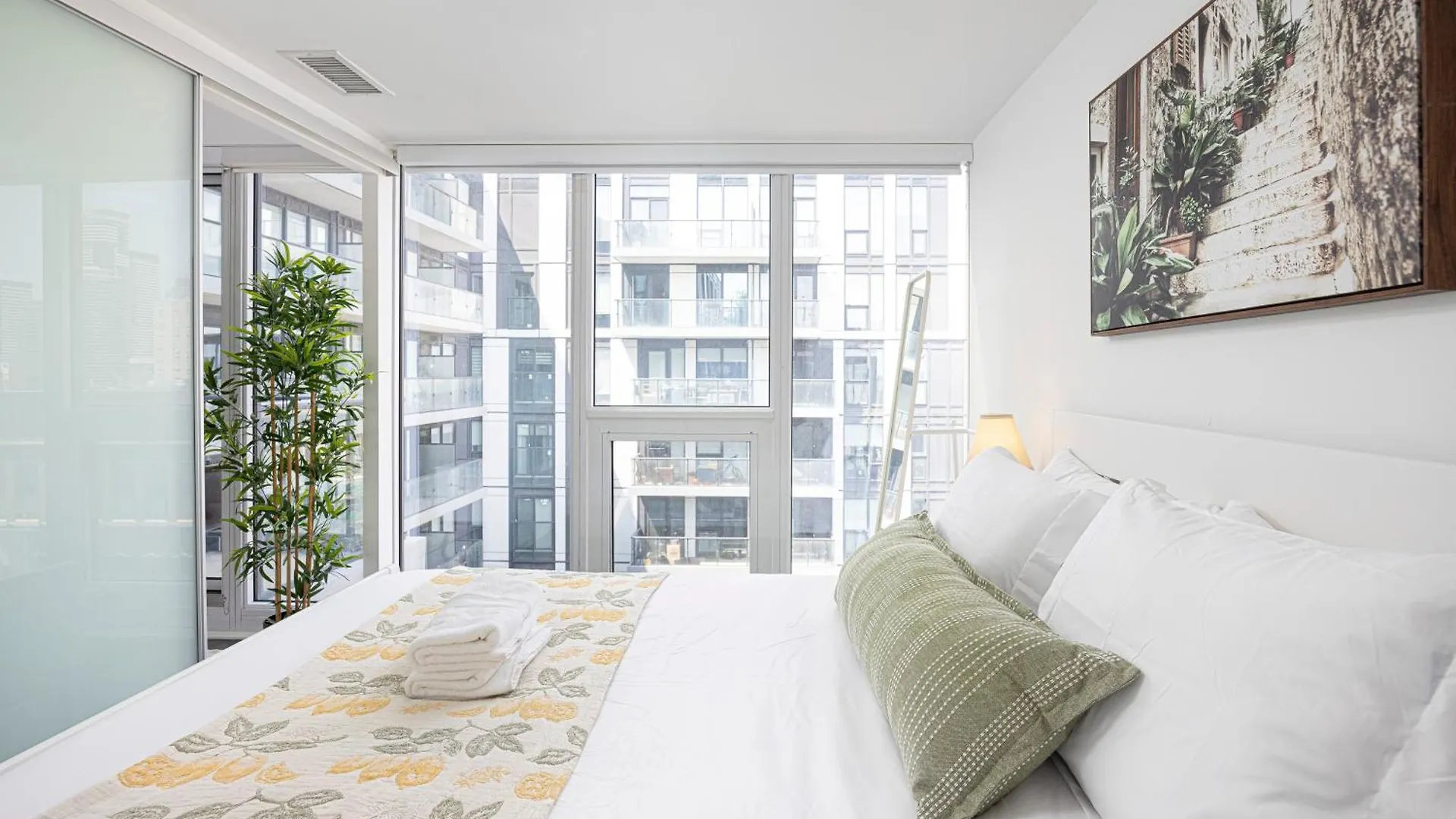 Apartament Luxury & Modern Suite 5 Minutes From Eaton Center Toronto