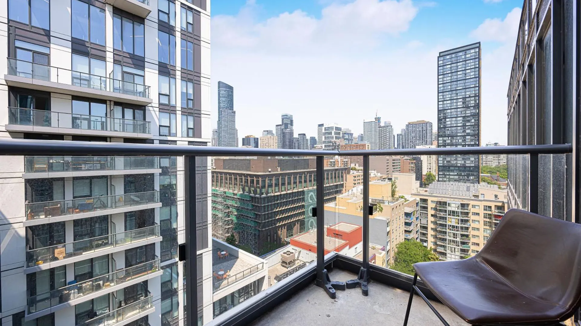 Luxury & Modern Suite 5 Minutes From Eaton Center トロント 0*,  カナダ